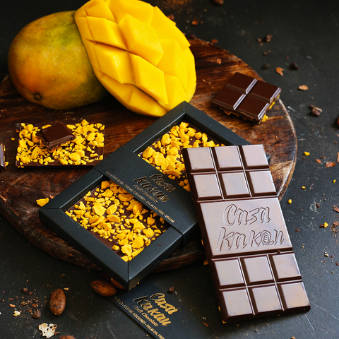 Casa Kakau Craft Bean-to-Bar Chocolate with Mango pieces